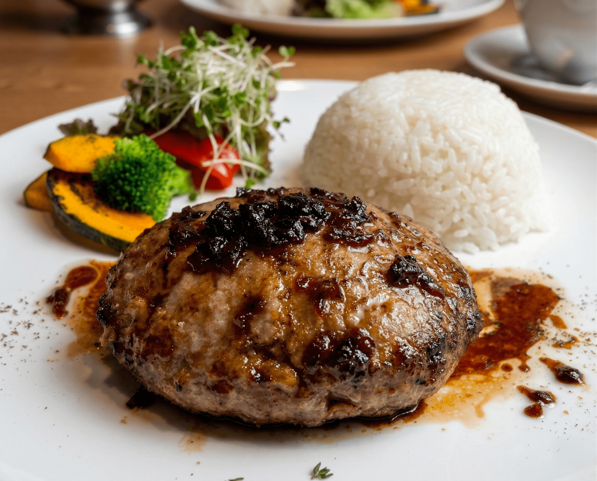 ランチ限定：あぐー豚と石垣牛の絶品合い挽きハンバーグ